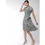 Women's Polyester Animal Print Short Sleeve Knee-Length Dress (Black - White)
