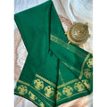 Women's Crepe Chit Pallu Solid Saree With Unstitched Blouse 5.5Mtr  (Green)