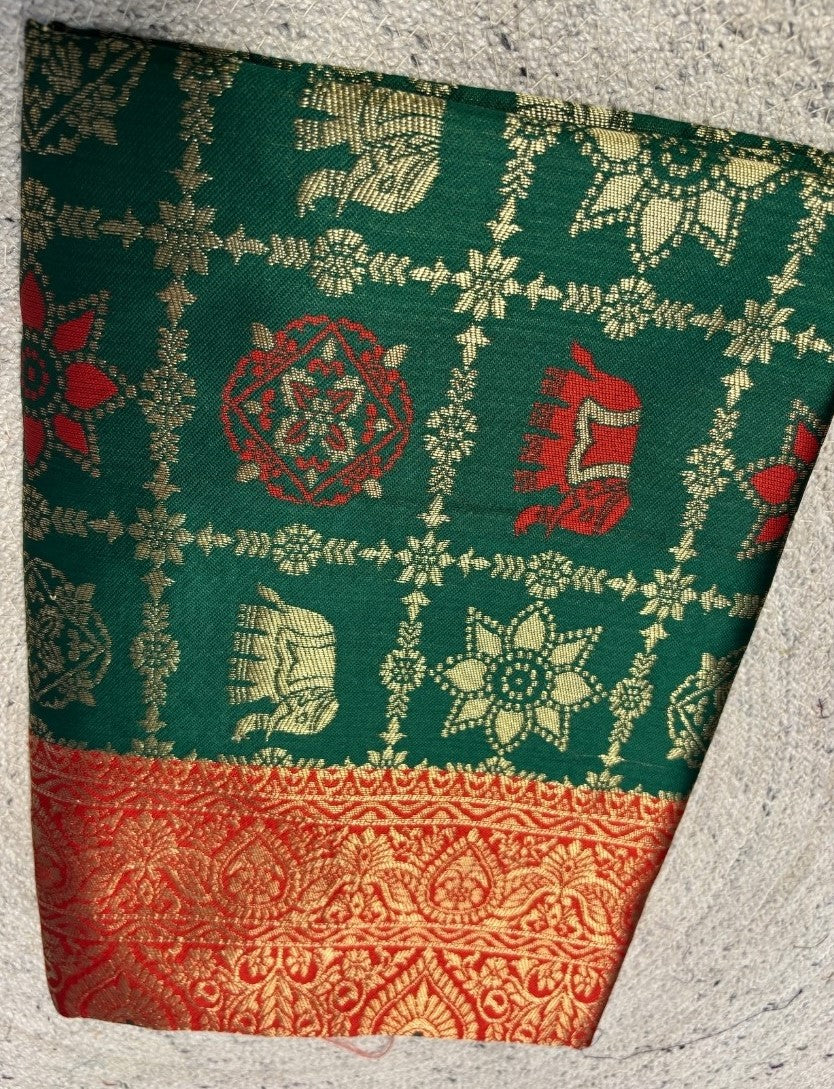 Women's Jacquard Printed Saree With Unstitched Blouse 5.5Mtr (Bottle Green)