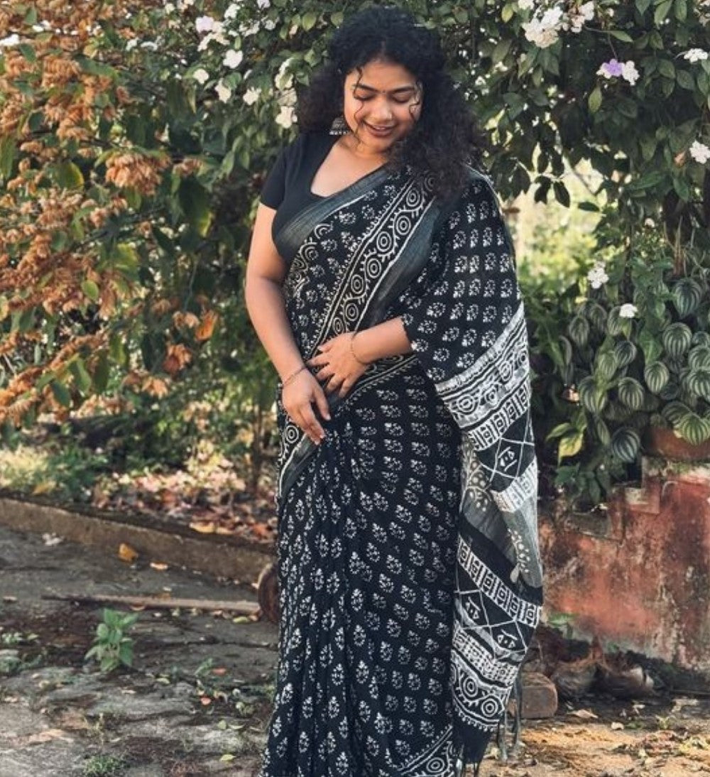 Women's Linen Printed Saree With Unstitched Blouse - 5.5 Mtr (Black)