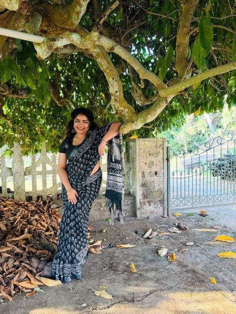 Women's Linen Printed Saree With Unstitched Blouse - 5.5 Mtr (Black)