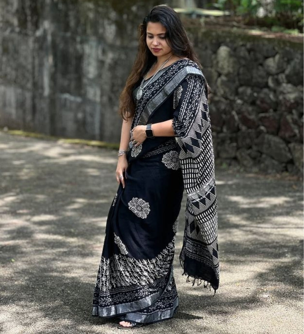 Women's Linen Floral Printed Saree With Unstitched Blouse - 5.5 Mtr (Black)
